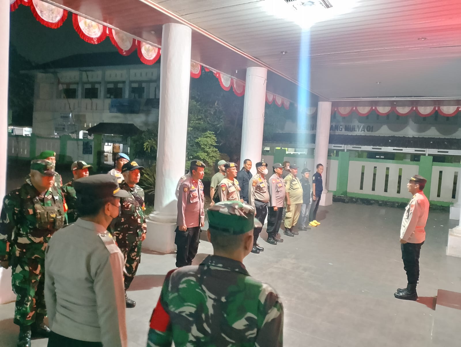 Polsek Cibarusah Gelar Apel Gabungan Patroli Skala Besar Polsek Cibarusah Gelar Apel Gabungan Patroli Skala Besar
