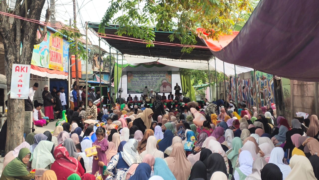 Polsek Tambun Selatan Hadir Dalam Peringatan Maulid Nabi Muhammad SAW di Desa Setiadarma