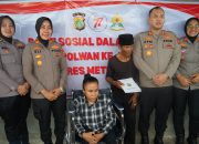 Hari Jadi Polwan ke-77: Wakapolres Metro Bekasi Serahkan Kursi Roda untuk Rohati, Penyandang Disabilitas di Tarumajaya