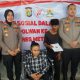 Hari Jadi Polwan ke-77: Wakapolres Metro Bekasi Serahkan Kursi Roda untuk Rohati, Penyandang Disabilitas di Tarumajaya
