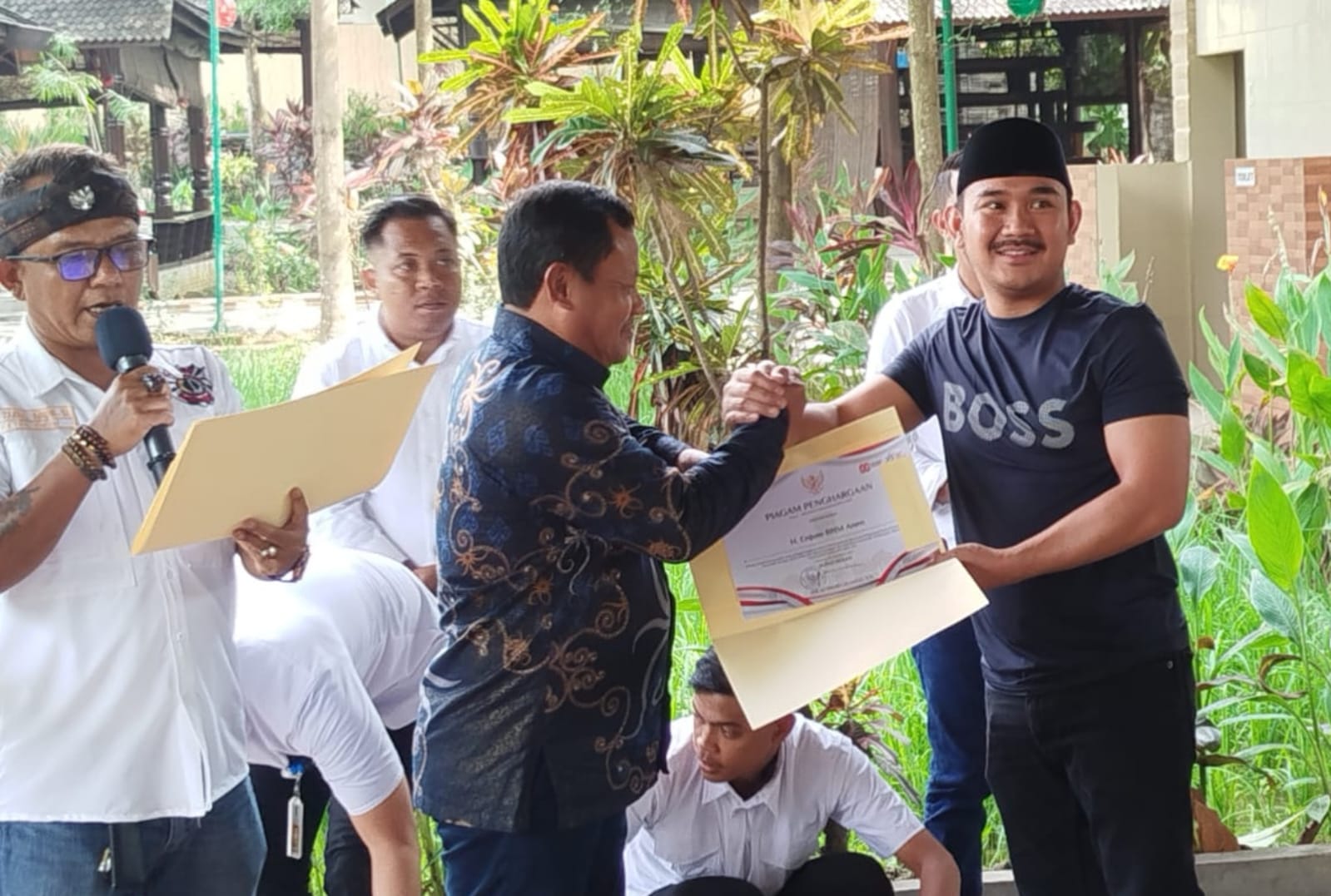 Bupati Bekasi Apresiasi Aliansi Ormas Bekasi Jaga Lingkungan Aman dan Kondusif Bupati Bekasi Apresiasi Aliansi Ormas Bekasi Jaga Lingkungan Aman dan Kondusif