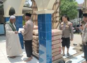 Kapolsek Cikarang Timur Dampingi Kapolres Metro Bekasi Berikan Bantuan untuk Pembangunan Masjid