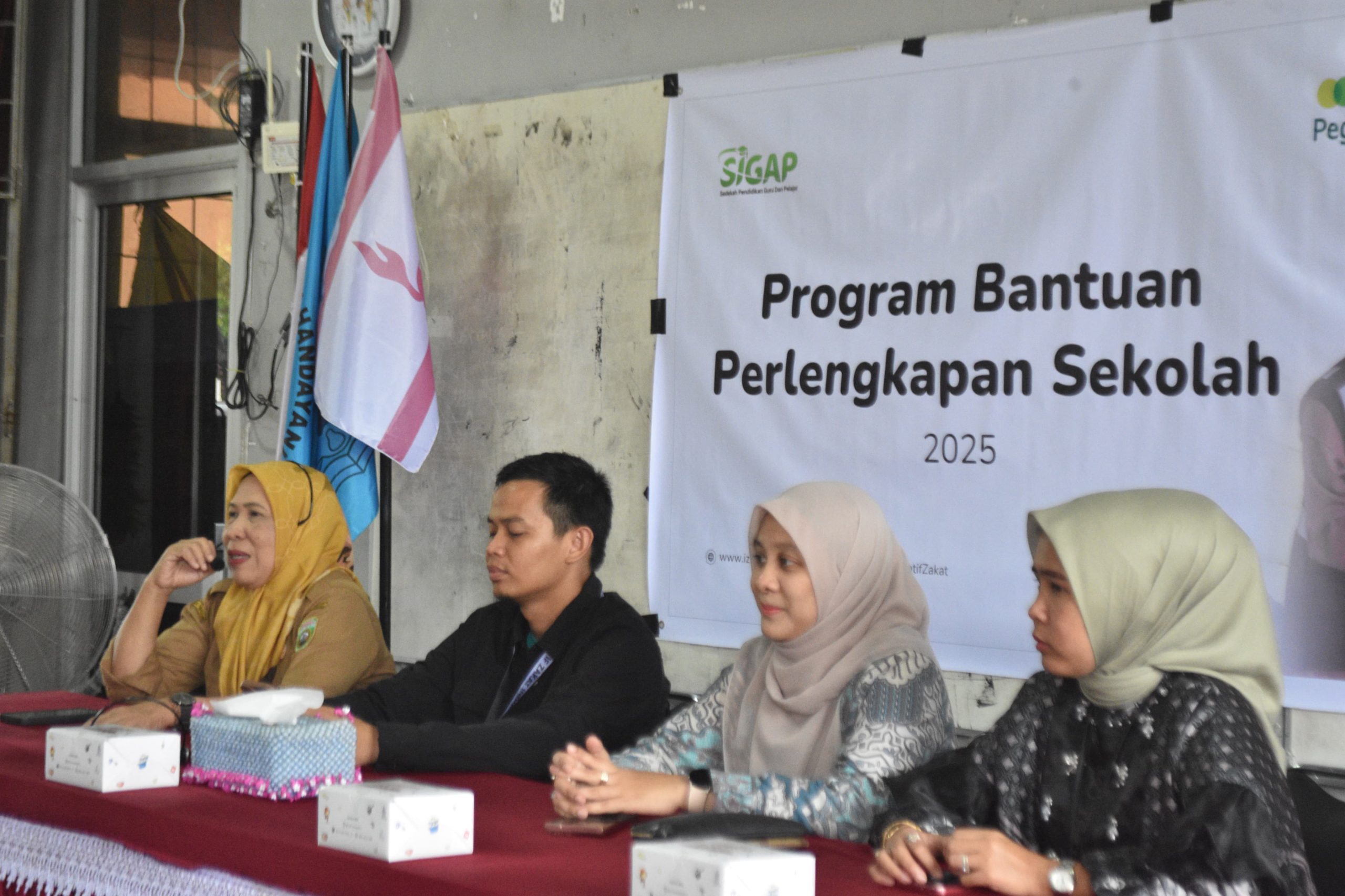 Dukung Pendidikan ,Pegadaian Palembang Bersama IZI Bagikan Perlengkapan Sekolah