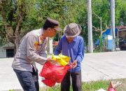 Kapolsek Cibarusah Pimpin Penjualan Beras dan Minyak Murah di Bojongmangu