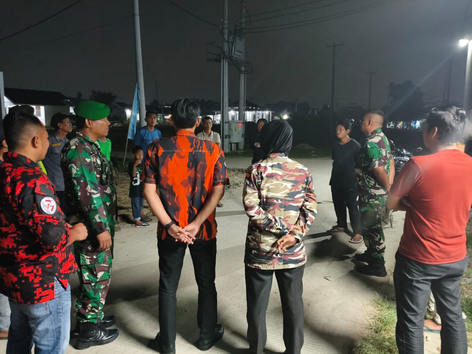 Koramil 12/Serang Baru Gelar Ngopi Siskamling Bareng Warga