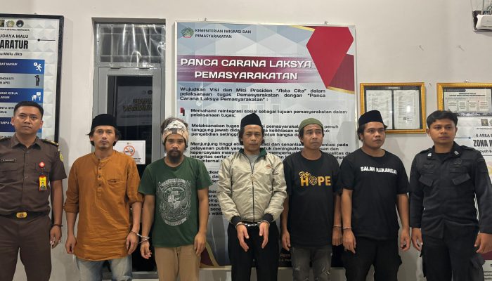 5 TSK dan Barang Bukti Penganiayasn Pengroyokan Ditempat Umum Di Serahkan ke Kejaksaan