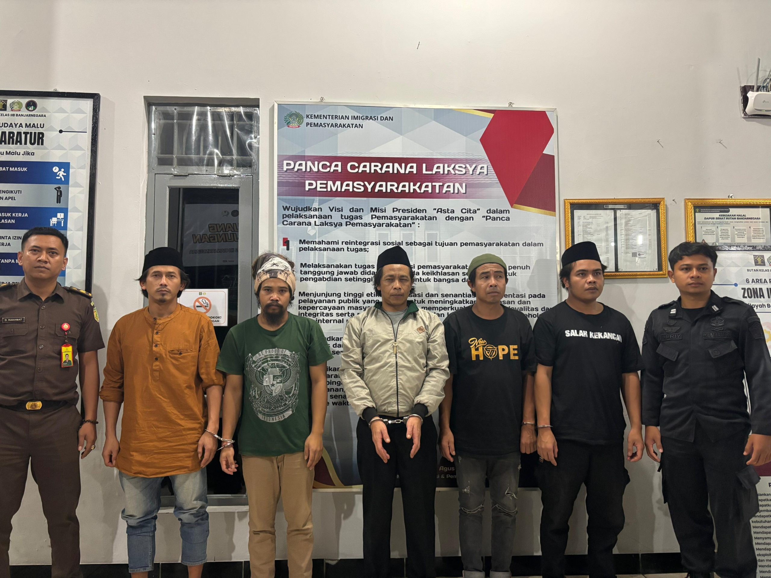 5 TSK dan Barang Bukti Penganiayasn Pengroyokan Ditempat Umum Di Serahkan ke Kejaksaan