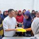 Hendra Ciho dan Yayasan Hanjuang Putra Kembali Salurkan Bantuan Sembako untuk Warga Kurang Mampu