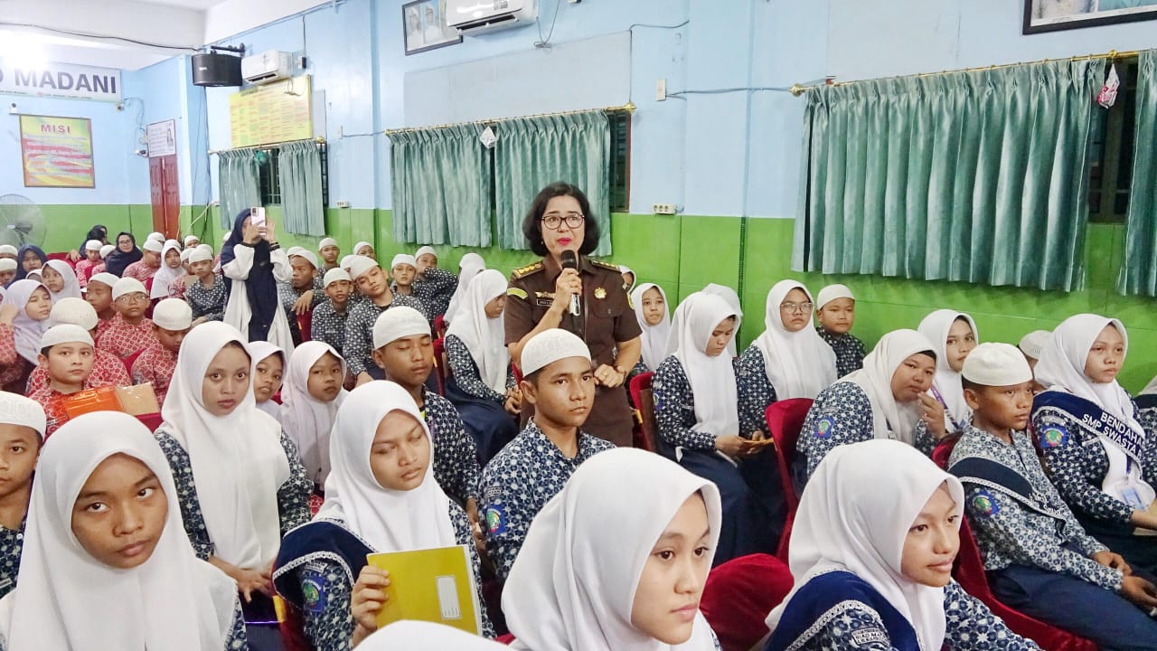 Kejatisu Melaksanakan Kegiatan Penyuluhan Hukum Program Jaksa Masuk Sekolah (JMS), di Yayasan Pendidikan