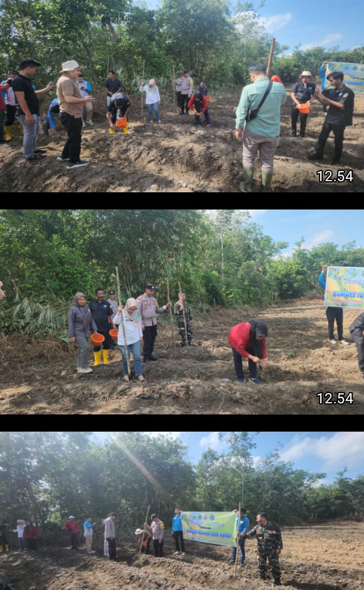 POLSEK PENUKAL ABAB DUKUNG PROGRAM KETAHANAN PANGAN MELALUI PENANAMAN JAGUNG DI DESA AIR ITAM