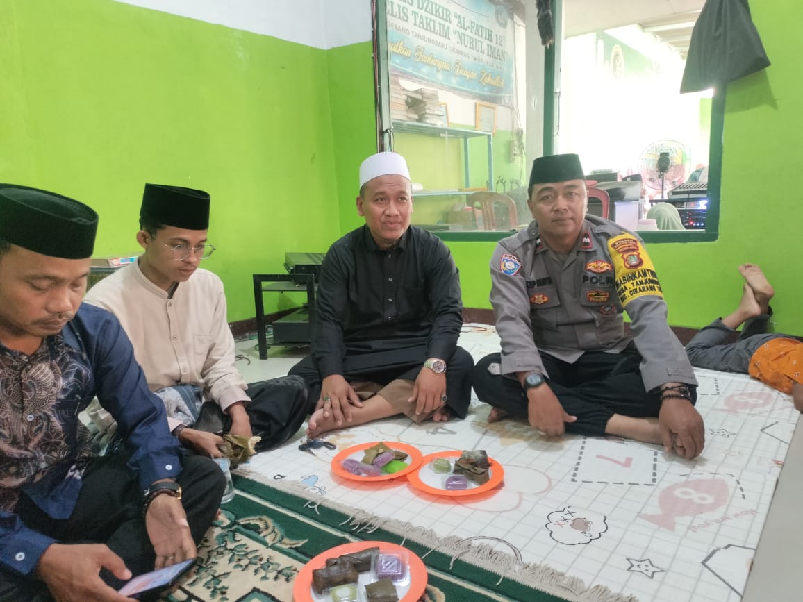 Bhabinkamtibmas Hadir dalam Peringatan Maulid Nabi, Wujudkan Sinergi dengan Masyarakat