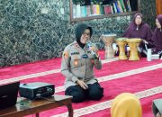 Kapolsek Tambun Selatan Hadiri Pengajian Taklim Bulanan, Tekankan Peran Ibu Dalam Menjaga Kesehatan Mental Keluarga