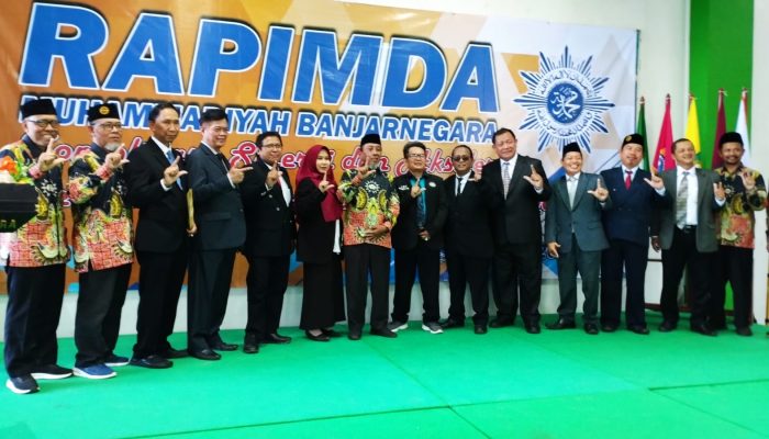 Rapimda PDM, Lantik dan Serahkan SK LBHAP Muhamadiyah Banjarnegara