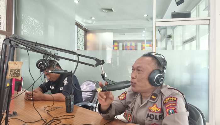 Sinergi Polisi dengan Warga : Penguatan Sistem Keamanan Lingkungan Lewat Pos Kamling Sinergi Polisi dengan Warga : Penguatan Sistem Keamanan Lingkungan Lewat Pos Kamling