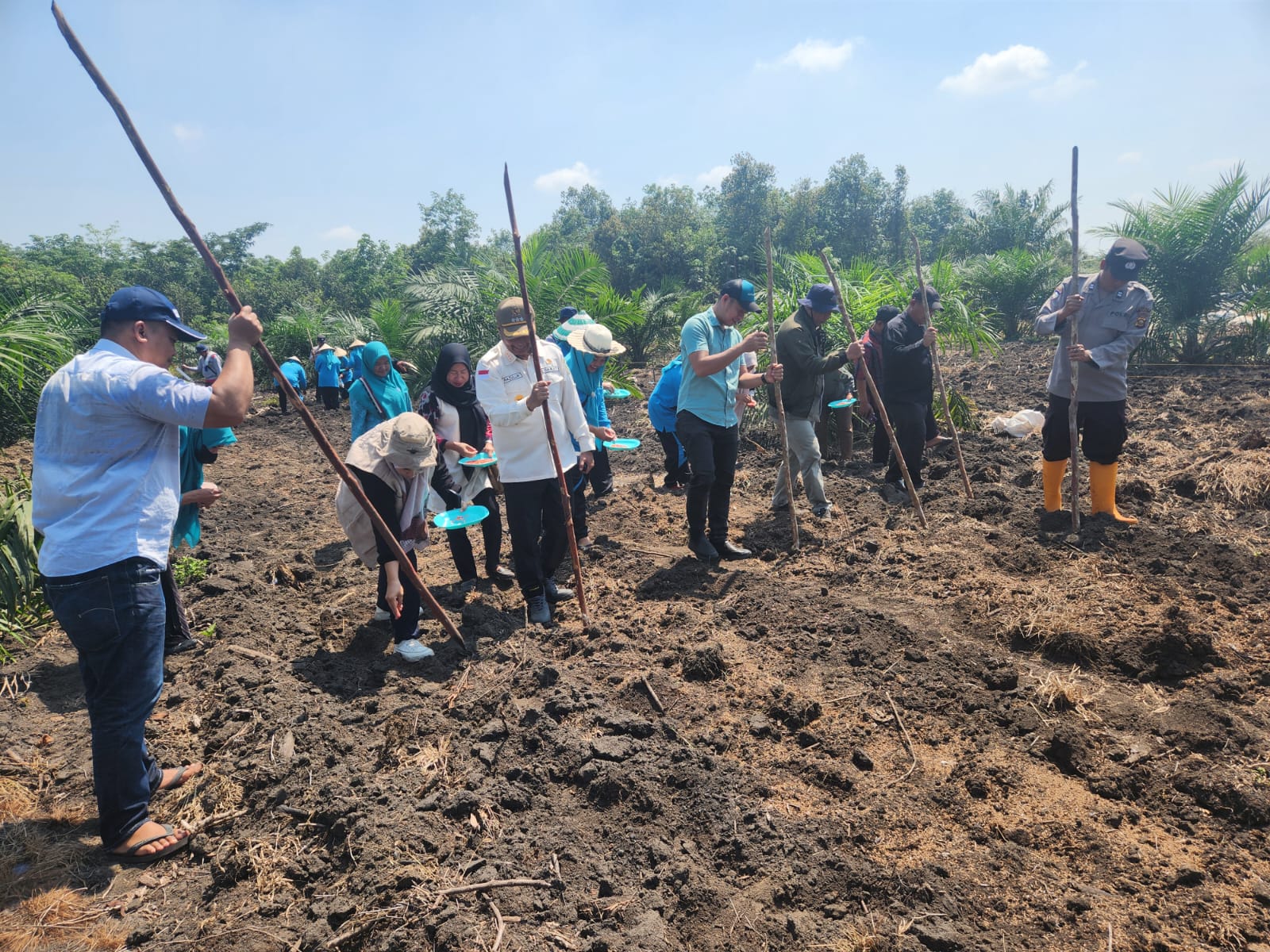 Penanaman Jagung di Desa Prambatan: Wujud Sinergi Pemerintah dan Polri Dukung Ketahanan Pangan