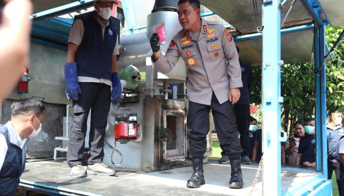Polda Sumut Musnahkan Barang Bukti Narkoba Dengan Nilai Fantastis, Selamatkan Lebih dari Jutaan Jiwa Polda Sumut Musnahkan Barang Bukti Narkoba Dengan Nilai Fantastis, Selamatkan Lebih dari Jutaan Jiwa