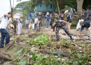 Sambut HUT TNI ,Lanal Palembang Ajak Warga Bersih-Bersih Sungai Musi