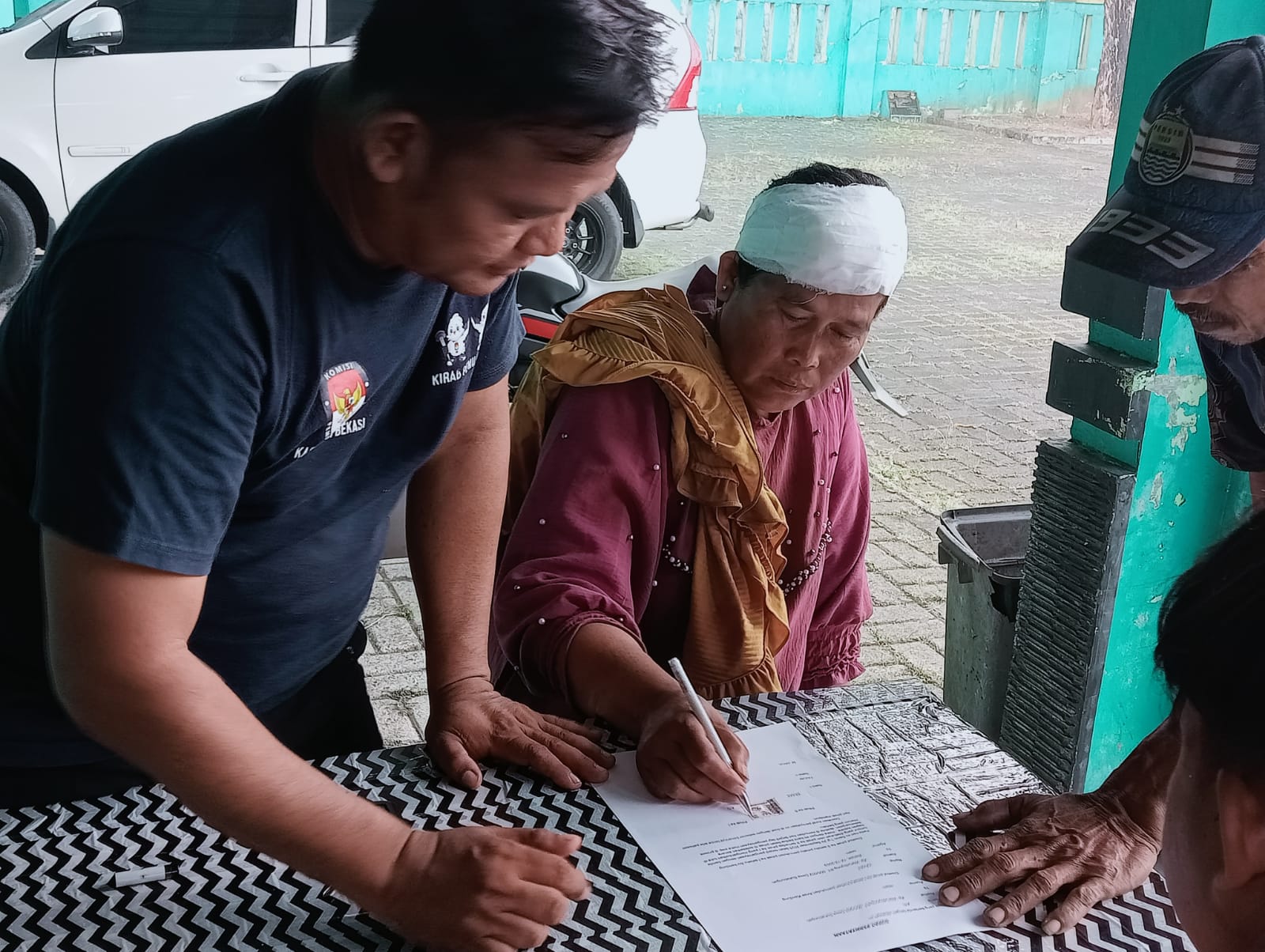 Bhabinkamtibmas Sukabungah Mediasi Perselisihan Ibu dan Anak, Polsek Cibarusah ajak Masyarakat tidak Sebarkan Hoak