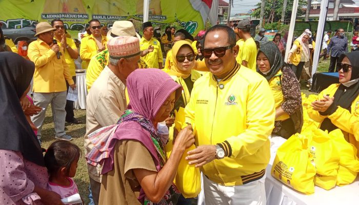 HUT Partai Golkar ke- 61 DPD Golkar Kabupaten Bekasi Bagikan Ribuan Paket Sembako