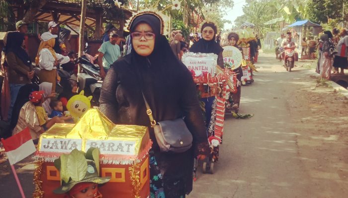 Karnaval HUT ke-80 RI di Karangmelok: Ribuan Warga Tumpah Ruah, Kepala Desa Jadi Simbol Persatuan