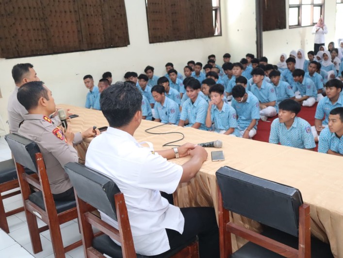 Kapolres Bondowoso laksanakan kunjungan dan sosialisasi di sekolah, jauhi perbuatan anarkis dan tindakan melanggar hukum