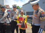 Satlantas Polres Bondowoso gelar bakti sosial untuk ojol, tukang becak, dan supoltas, wujud kepedulian Polri kepada masyarakat kecil