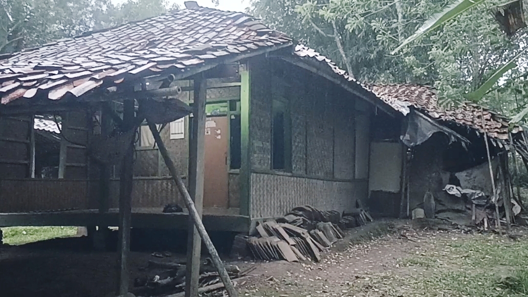 Rumah Tidak Layak Huni, Derita Ibu Khodijah di Kota Industri Kabupaten Bekasi