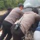 Kapolsek Cikarang Timur Tunjukkan Kepedulian, Bantu Dorong Mobil Warga yang Mogok