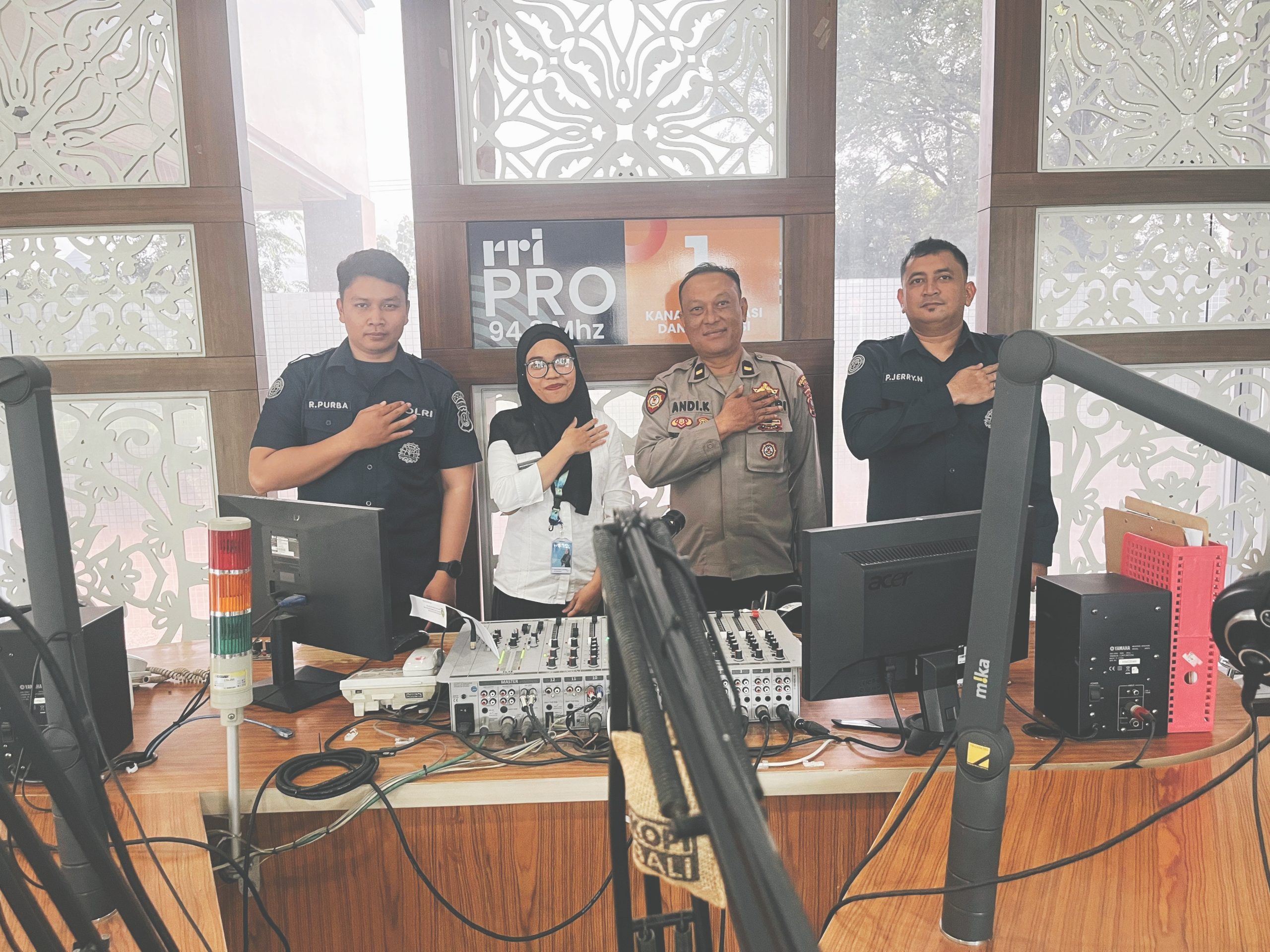 Sinergi Polisi dengan Warga : Penguatan Sistem Keamanan Lingkungan Lewat Pos Kamling