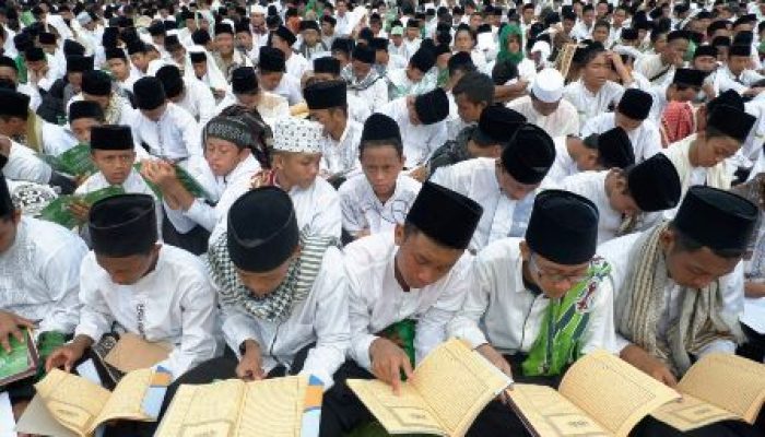 Khutbah Jumat: Jasa dan Peran Santri dalam Membangun Negeri
