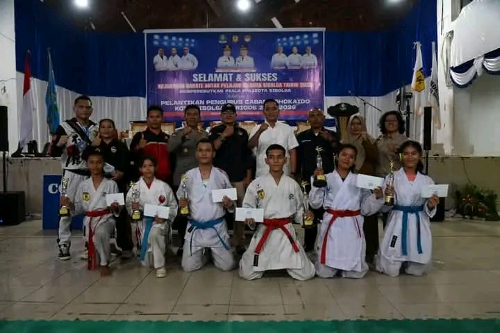Plt. Sekda Kota Sibolga Tutup Kejuaraan Karate Shokaido Antar Pelajar Tahun 2025