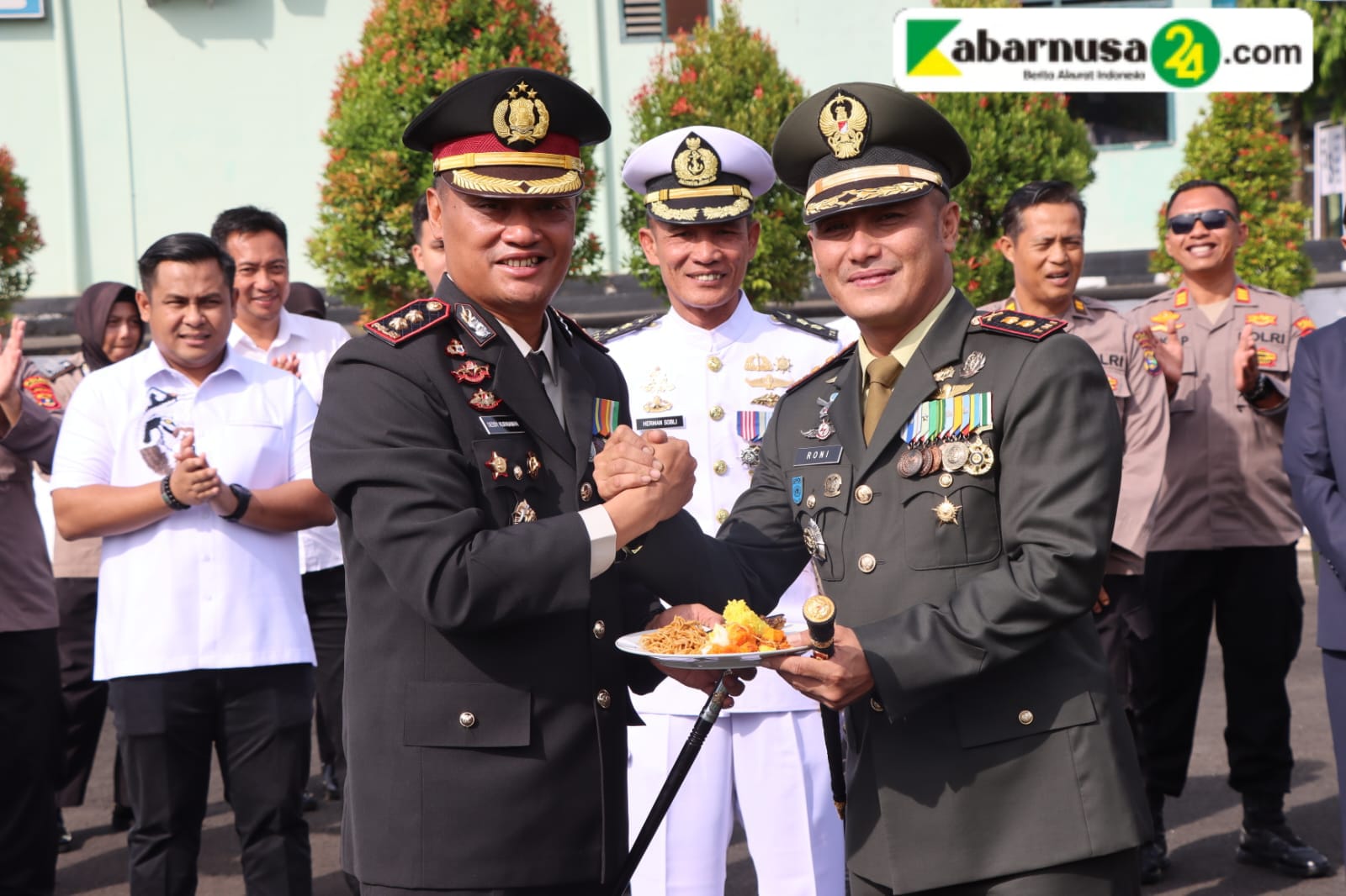 Bentuk Sinergitas , Jajaran Polres Lampung Utara Berikan Kejutan Hari Ulang tahun TNI Ke- 80