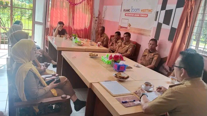 Camat Abung Tengah Kasim S.E.,M.M ., Pimpin Apel Pagi Dan Coffee Morning Di Kantor. Kecamatan Abung Tengah