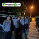 Jaga Kondisi Kamtibmas Jelang Kunker Presiden, Polres Lampung Utara Gelar Patroli Lampung Utara || Kabarnusa24.com- Dalam rangka menjaga situasi keamanan dan ketertiban masyarakat (Kamtibmas) menjelang Kunker Presiden Prabowo Subianto, Polres Lampung Utara bersama TNI melaksanakan kegiatan patroli KRYD, Minggu dini hari, (26/10/25). Kegiatan tersebut diawali dengan apel persiapan yang berlangsung di halaman Polsek Kotabumi Utara yang di pimpin oleh Kabag Ops Polres Lampung Utara Kompol Firmansyah. Kapolres Lampung Utara AKBP Deddy Kurniawan melalui Kabag Ops Kompol Firmansyah menjelaskan, sasaran kegitan meliputi lokasi rawan tindak pidana seperti pencurian, perkelahian, dan balapan liar. Pengendara kendaraan bermotor yang tidak melengkapi surat-surat dan kelompok masyarakat yang beraktivitas hingga larut malam. "Patroli gabungan ini sebagai deteksi dini terhadap potensi gangguan keamanan menjelang kedatangam Presiden Prabowo Subianto di Lampung Utara," ujarnya. Selama kegiatan berlangsung, situasi kamtibmas terpantau aman dan kondusif. Tidak ditemukan adanya kelompok masyarakat yang melakukan aktivitas mencurigakan maupun tindakan yang berpotensi mengganggu keamanan. "Kegiatan KRYD ini menjadi bagian dari upaya Polres Lampung Utara untuk memastikan situasi keamanan tetap kondusif dan masyarakat merasa aman dalam menyambut momentum nasional," katanya. (Ris/Arson)