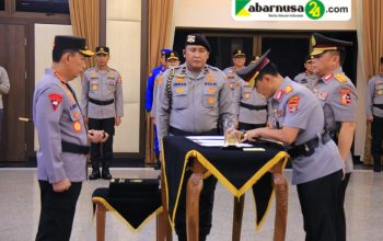 Kapolri Pimpin Sertijab, Kapolda  Lampung  Irjen Pol Helmy Santika  Serahkan Tongkat Komando Kepada Irjen Pol Helfi Assegaf *