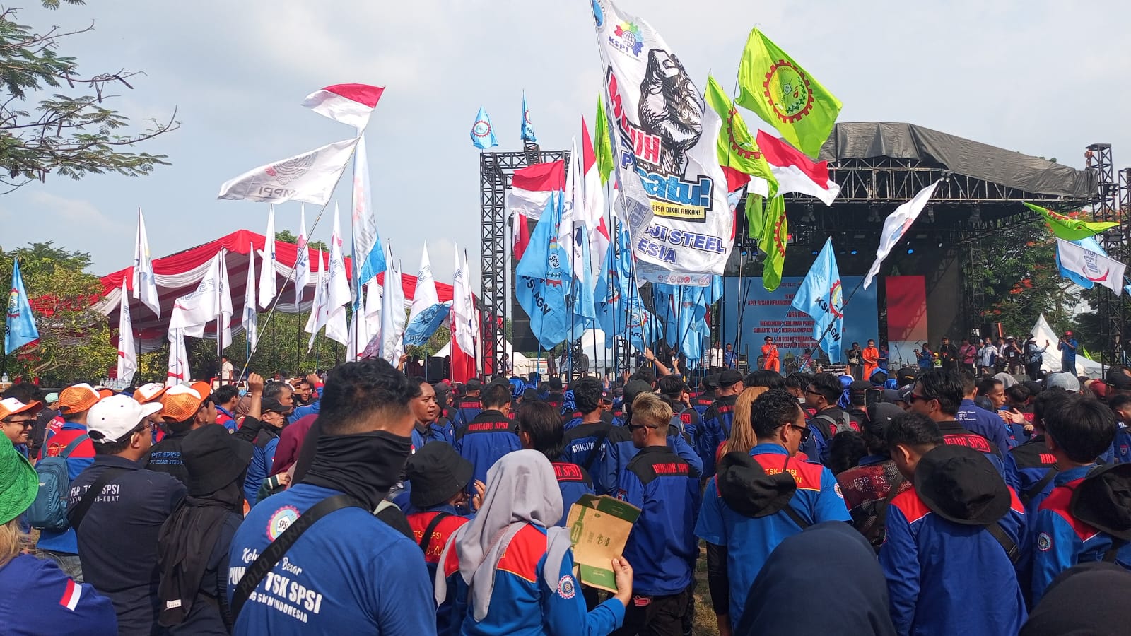 Ribuan Buruh Gelar Apel Akbar Kebangsaan di Jababeka Cikarang Serukan Pengesahan RUU Ketenagakerjaan