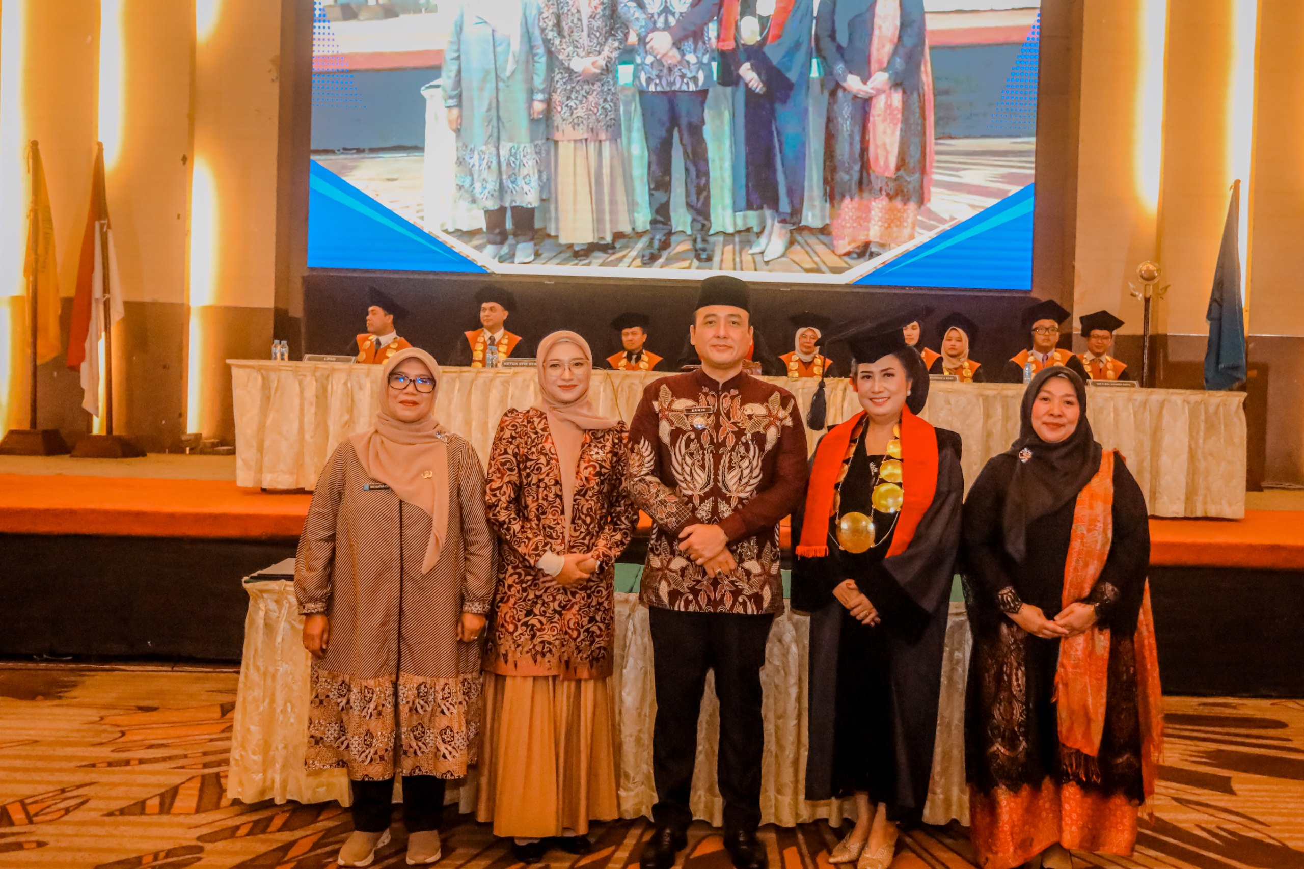 Wakil Walikota Bandung hadir di Wisuda STIE STAN Bandung, Sampaikan Pesan Penting
