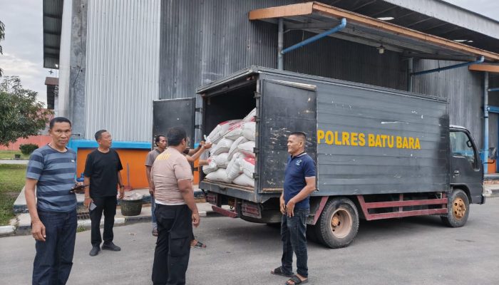 Polres Pelabuhan Belawan Gelar Gerakan Pangan Murah Polri, Jual 1 Ton Beras SPHP di Belawan II Polres Pelabuhan Belawan Gelar Gerakan Pangan Murah Polri, Jual 1 Ton Beras SPHP di Belawan II