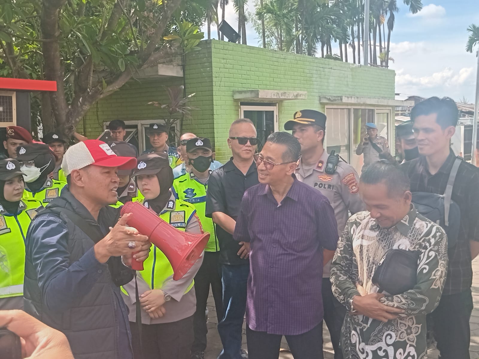 MaxOne Hotel Diduga Serobot Lahan Milik M.Saleh ,Berlanjut ke Pengadilan