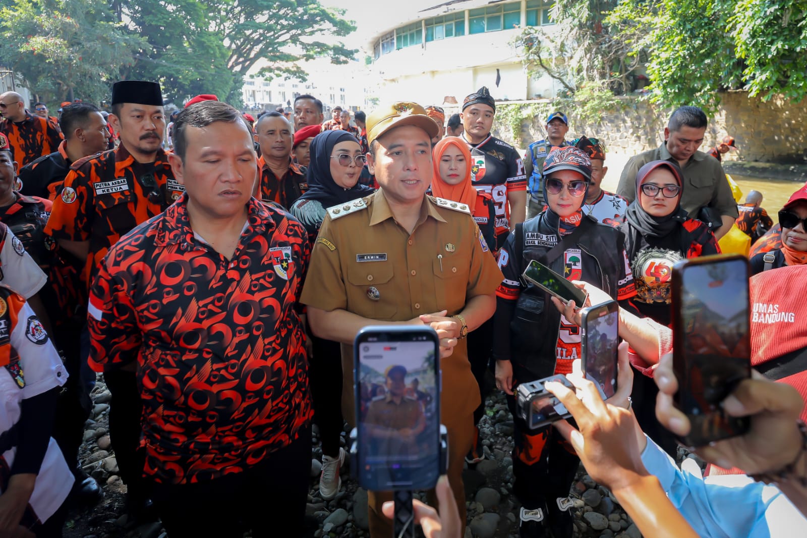 Pemuda Pancasila Bersih-bersih Sungai Cikapundung, Erwin: Wujud Cinta Tanah Air dan Lingkungan