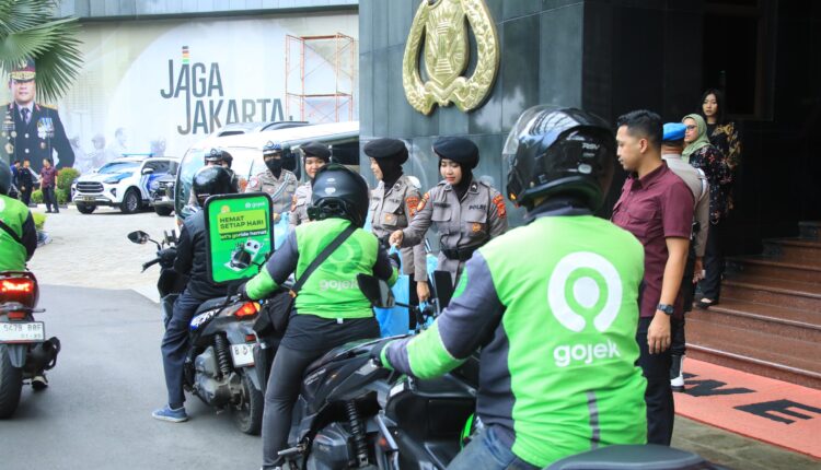 Polda Metro Jaya Bagi-bagi Bansos ke Driver Ojol, Dana Bansos Jadi Sorotan Ketua JMP