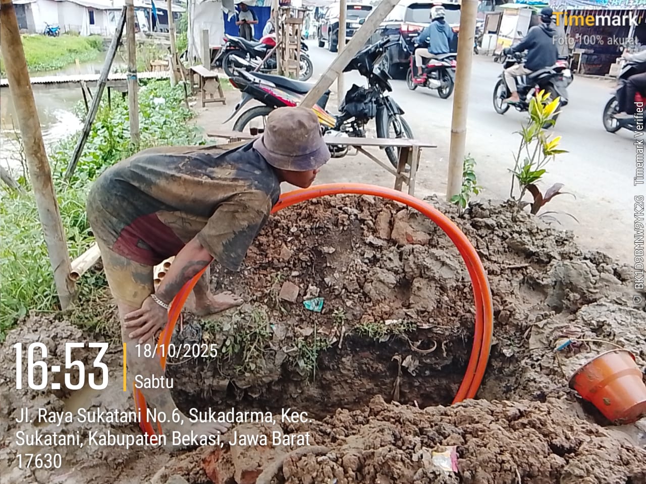 Galian Kabel Sepanjang Jalan Sukatani Mengganggu Pengguna Jalan, Pekerjaan Tanpa Rambu-rambu Proyek