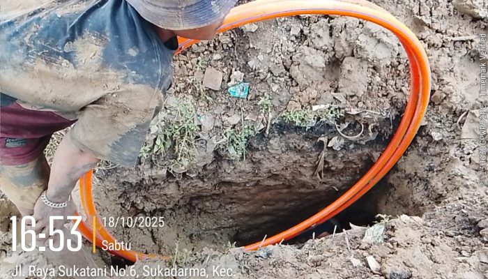 Galian Kabel Sepanjang Jalan Sukatani Mengganggu Pengguna Jalan, Para Pekerja tak Dibekali APD