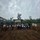 Polsek Penukal Utara Dukung Program Ketahanan Pangan Melalui Penanaman Jagung di Desa Tambak