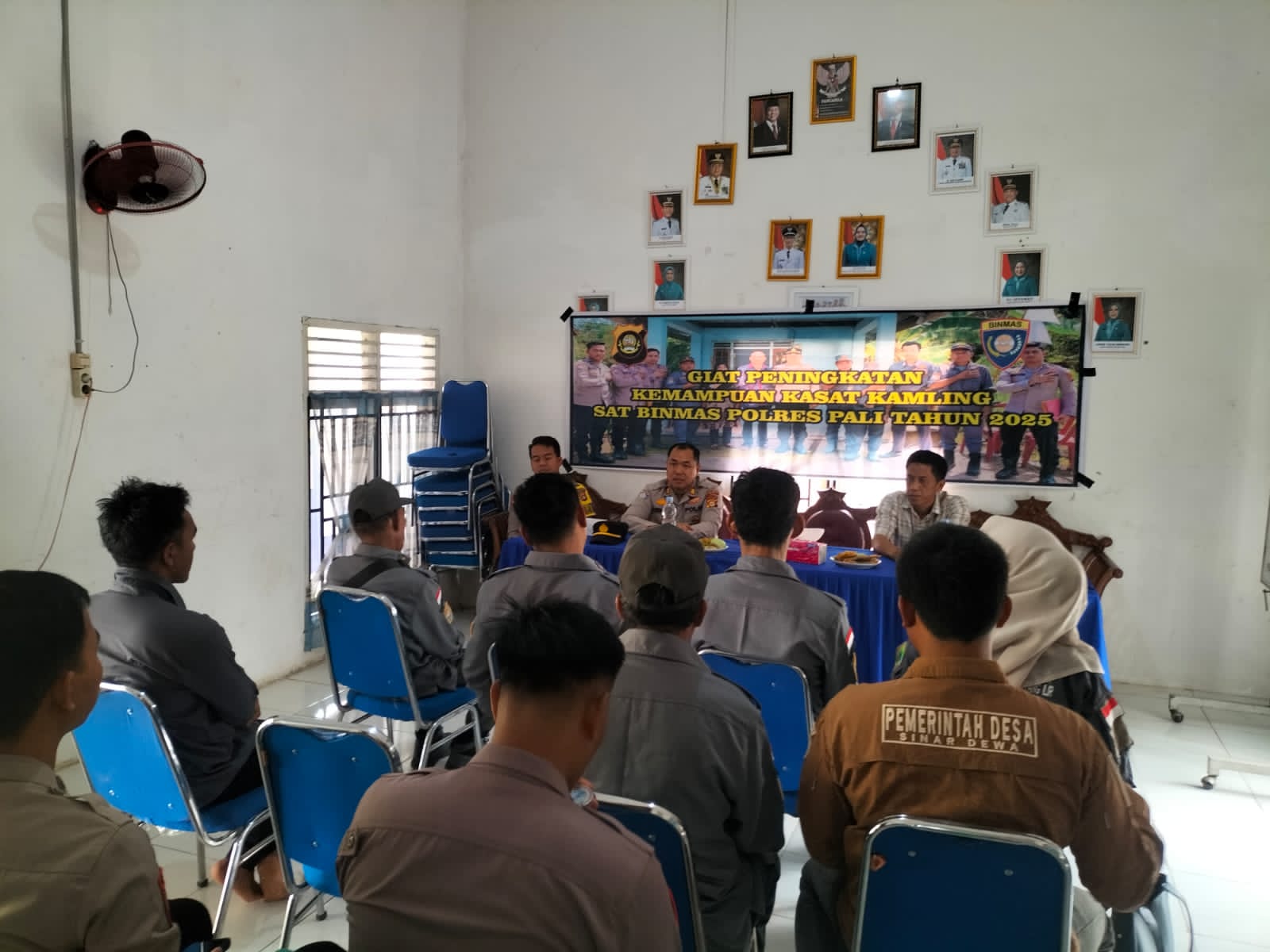 Kasat Binmas Polres PALI Tingkatkan Kapasitas Kasatkamling di Desa Sinar Dewa