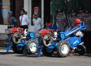 Kapolres Jember Serahkan 2 Unit Traktor Dukung Ketahanan Pangan