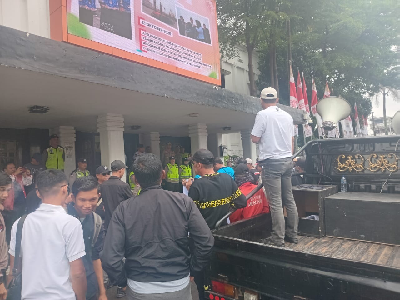 Gabungan LSM Peduli Palembang Meminta Kepala BAPENDA Mundur Dari Jabatan Kalau Tidak Mampu Meningkatkan Kinerja