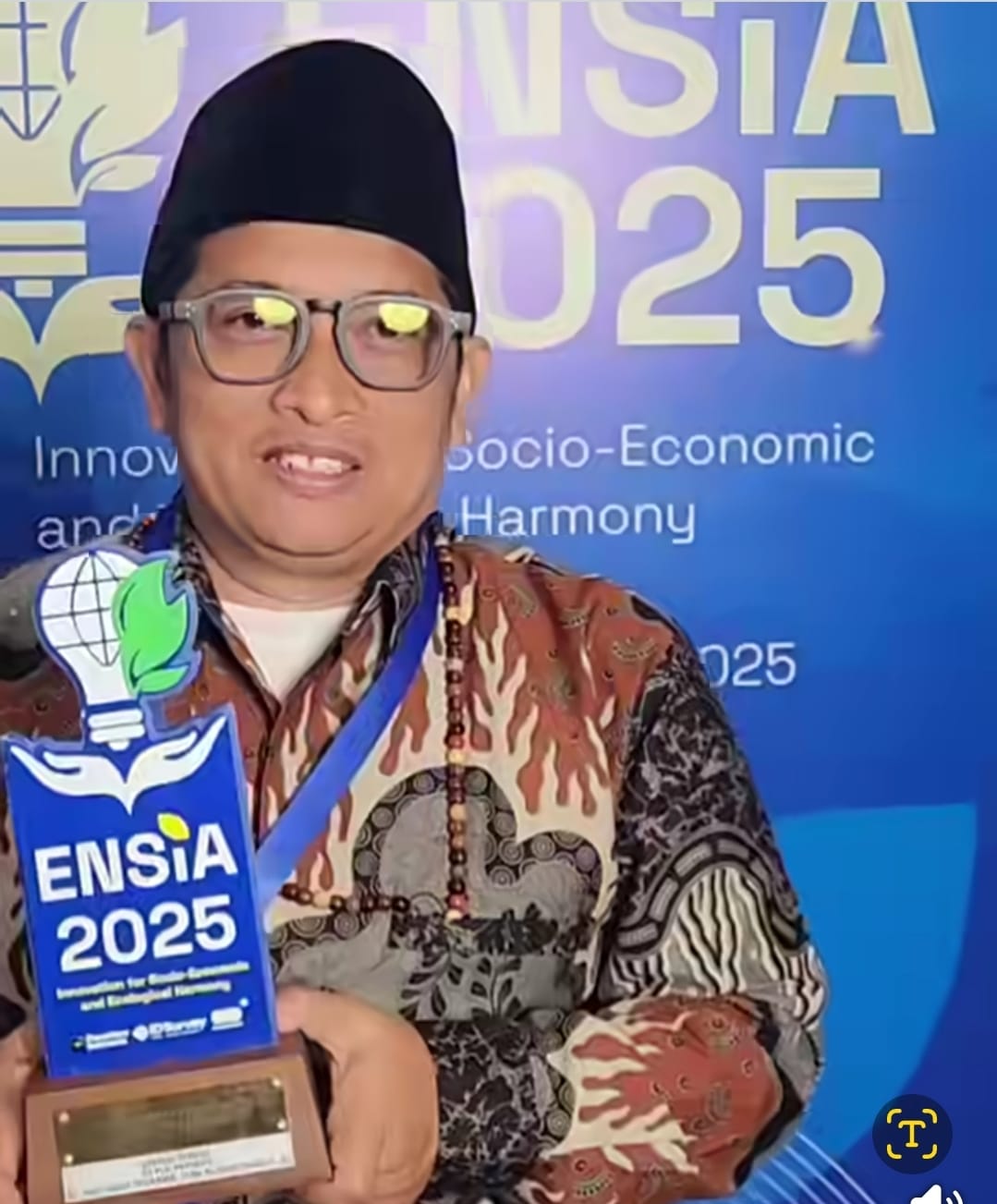 Giovani Tarega terpilih sebagai Lokal Hero ENSIA bidang Lingkungan di Indonesia. 