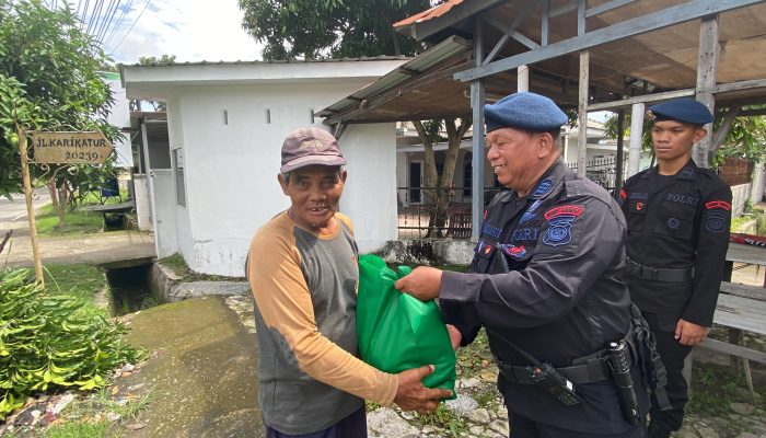 Langkah Berkah di Hari Jum'at Brimob Polda Sumut Tebar Kebaikan Sambut HUT Ke-80 Korps Brimob Polri