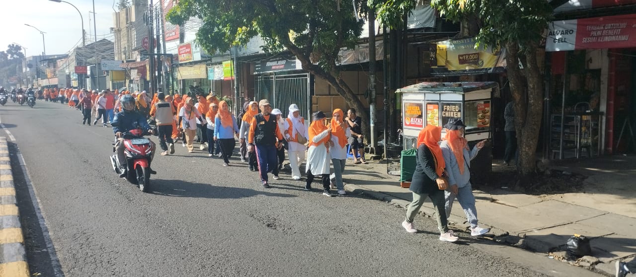 Dpra PKS Cibereum Gelar Gerak Jalan Sehat Bersama Masyarakat 